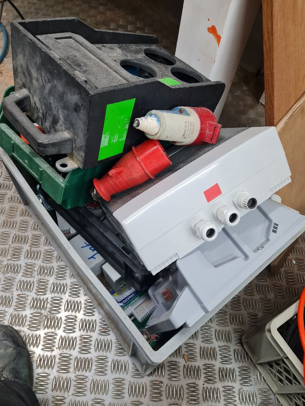 Alimentazione elettrica: divers matériels électriques – Usato da Villarepos venduto da jerjer22