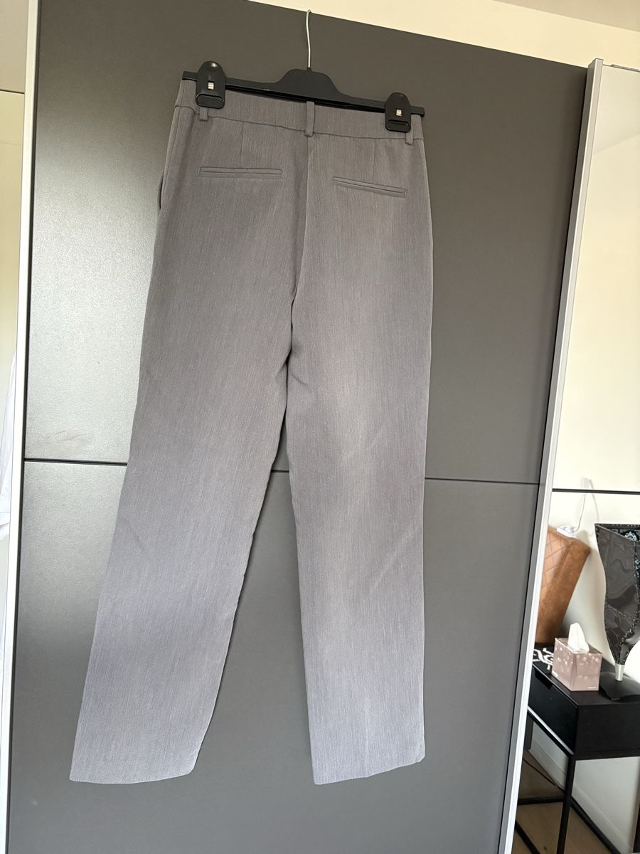 H&M Hosen: Pantalon tailleur gris – Gebraucht aus Lausanne von Sha_btd 1