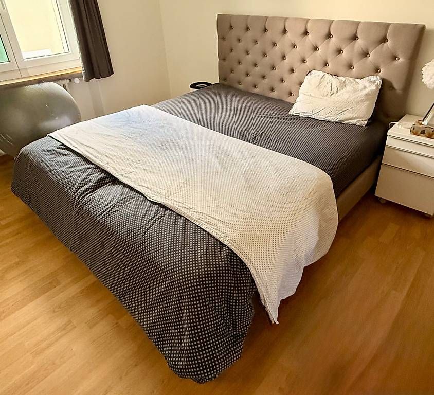 Betten: Polsterbett "Chesterfield"  Maisons du Monde, – Gebraucht aus Kilchberg ZH von yoa_7ndh 4