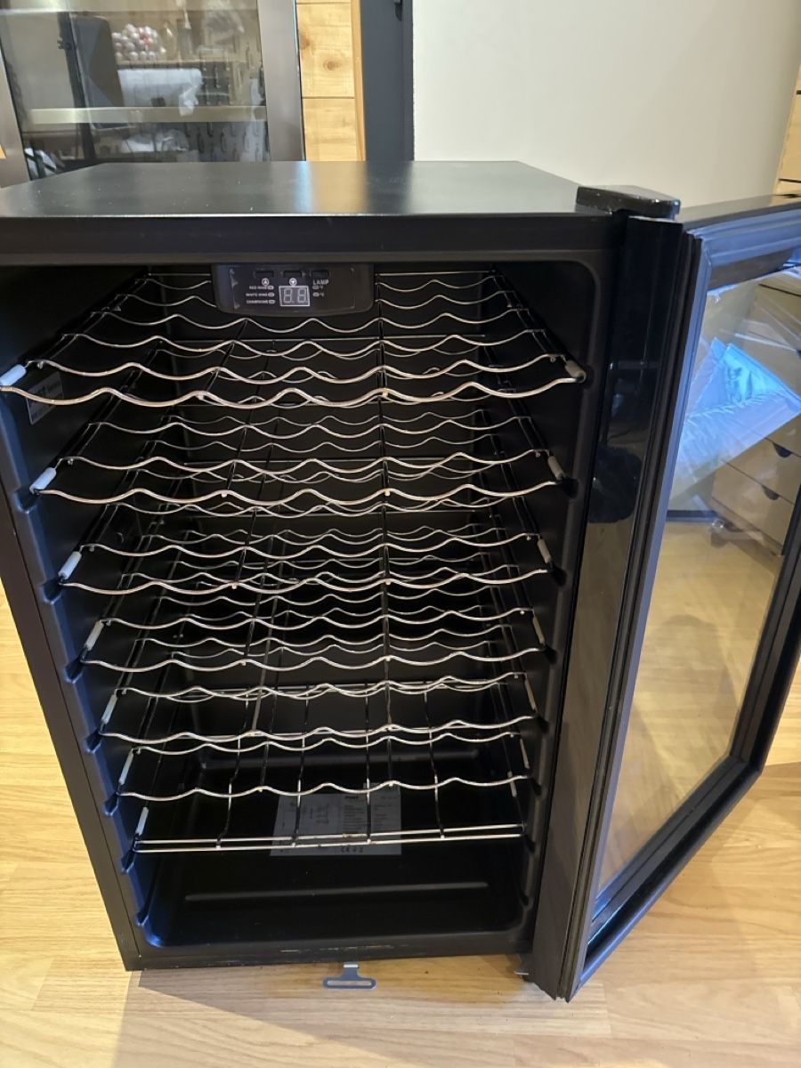 Frigoriferi: Spacious Wine Cooler for Perfect Storage - Great Condition – Nuovo (secondo la descrizione) da Neirivue venduto da naz_z28w 6