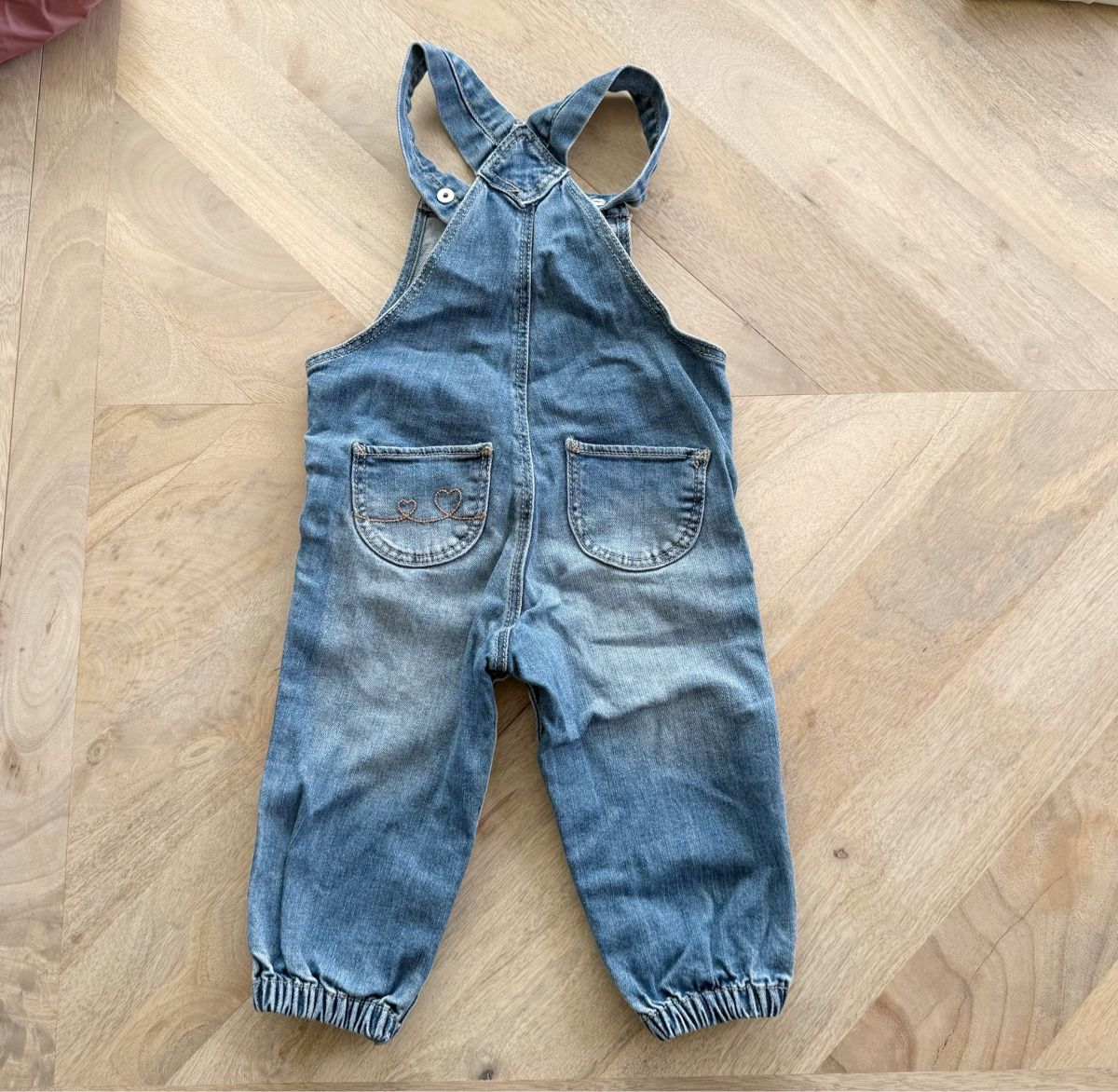 H&M Pantaloni: Jeans Latzhose Mädchen Gr. 80 – Usato da Eggenwil venduto da Lissi82 5