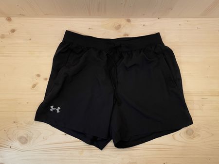 Under Armour Laufhose kurz schwarz Grösse L
