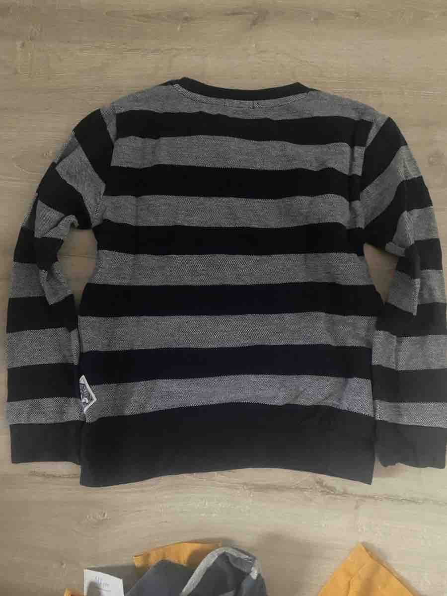 Maglioni & Felpe: Pull rayé noir et gris taille 6 ans – Nuovo (secondo la descrizione) da Chamoson venduto da Pince26 3