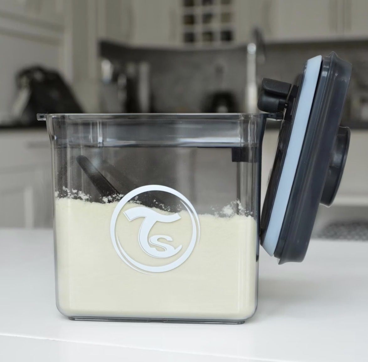 Recipients et similaires: Milchpulver Vorratsdose transparent mit Deckel – D'occasion à Eschlikon TG par rainsihe