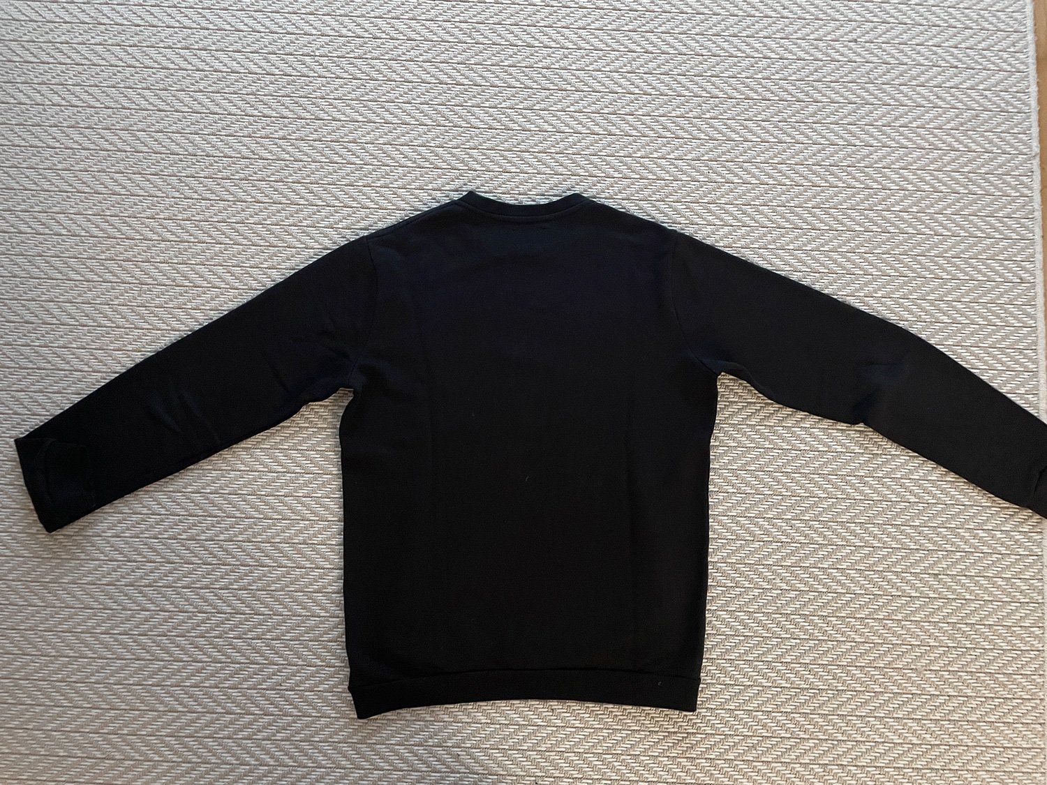 Maglioni & Felpe: PHYNE Pullover in Schwarz – Usato da Maienfeld venduto da formdok 3