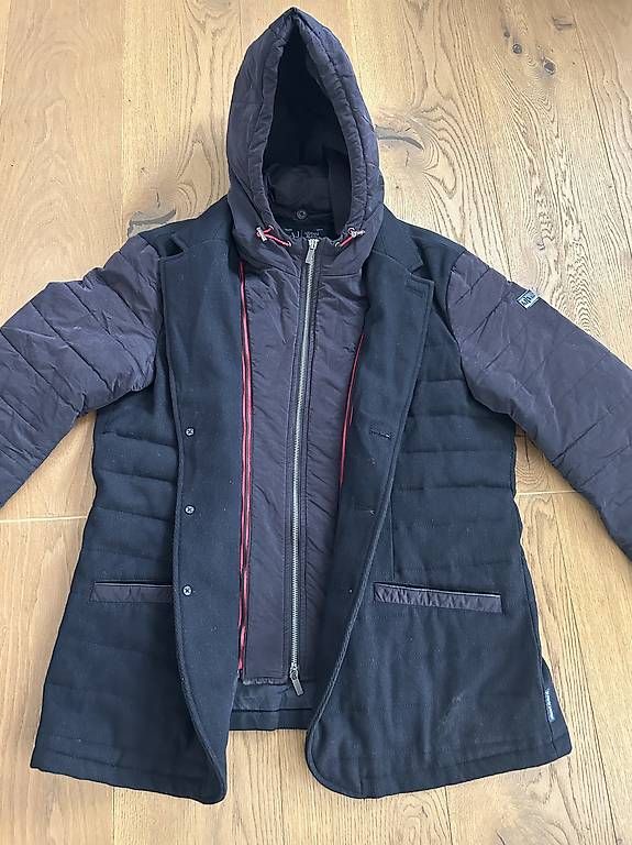 Armani Giacche: Winterjacke Armani, Grösse 54 – Usato da Urtenen-Schönbühl venduto da Lalablue