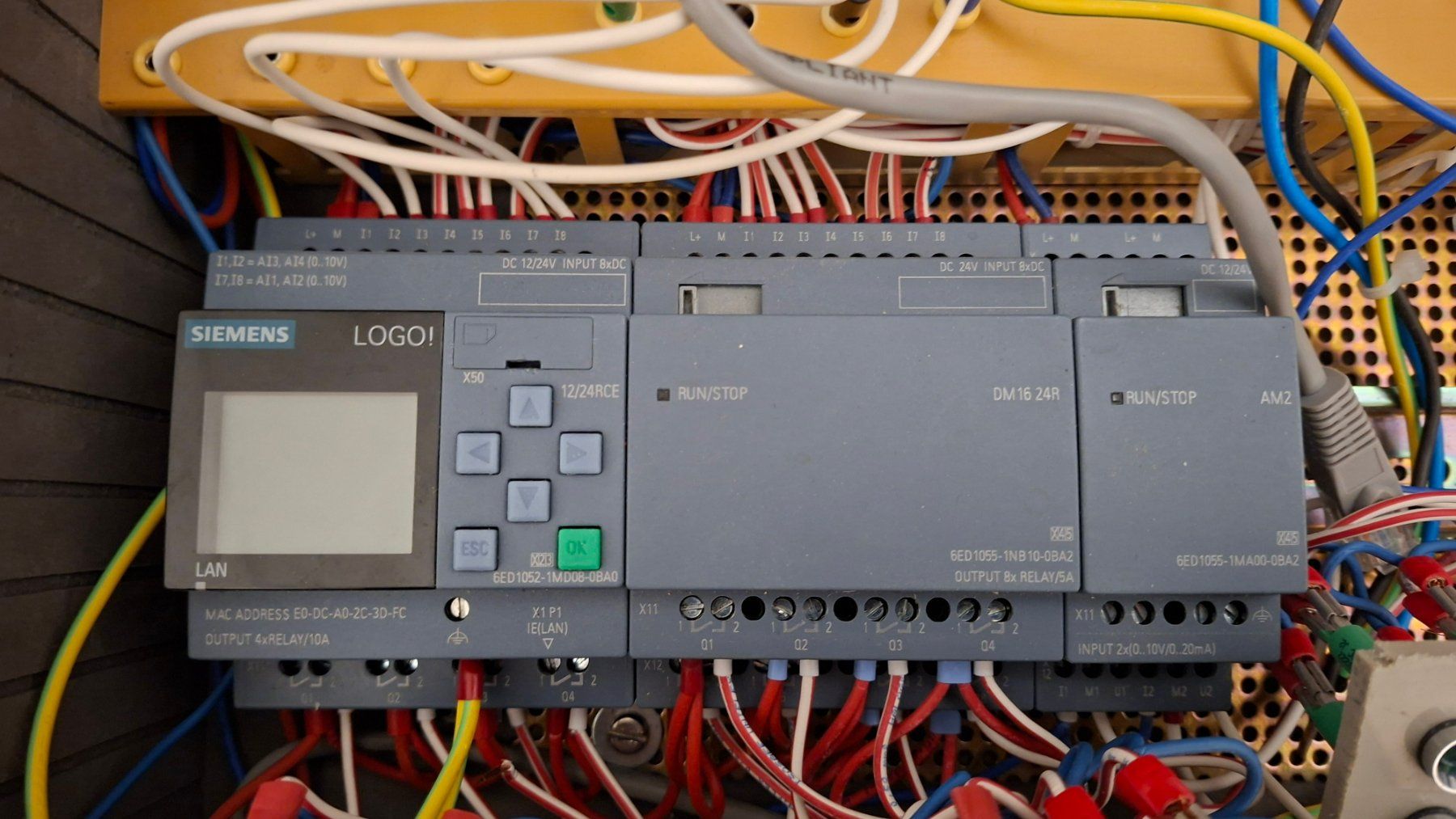 Siemens Componenti elettronici: Siemens SPS Steuerung Simatic Koffer mit Software + 2 Panel – Usato da Münsingen venduto da Seedy 6