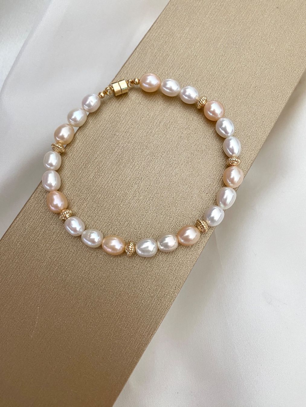Bracciali & Braccialetti: Süsswasserperlen/Perlen Armbänder – Nuovo e nell'imballaggio originale da Sarnen venduto da Yingsperlen3