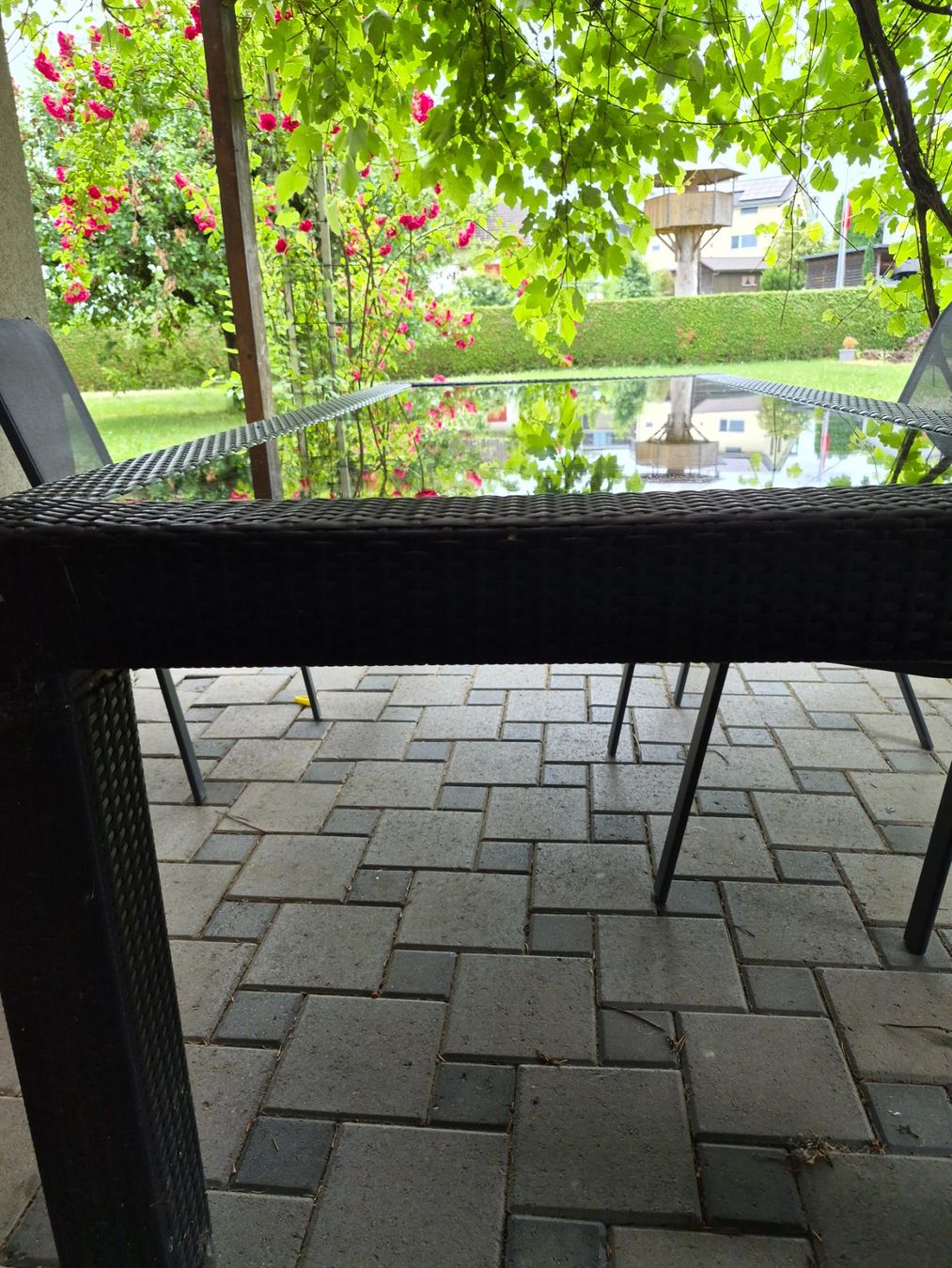 Set di tavolo e panche: Gartentisch mit Glasplatte und 4 Stühle – Usato da Düdingen venduto da lar_sj2b 1