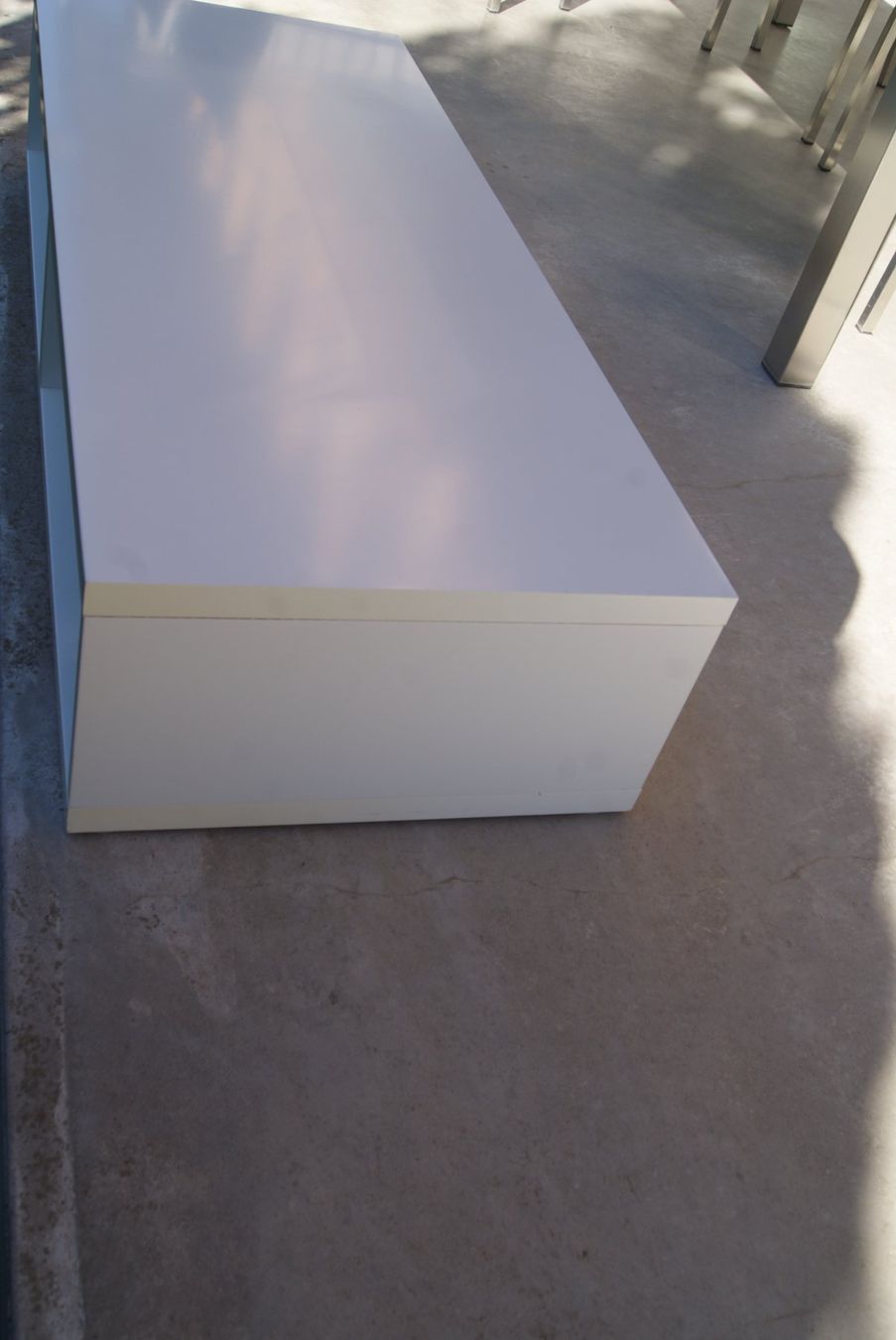 Ikea Mobili TV: TV-Lowboard weiss mit Ablagefächern gebraucht – Usato da Buus venduto da Zwuckel61 1