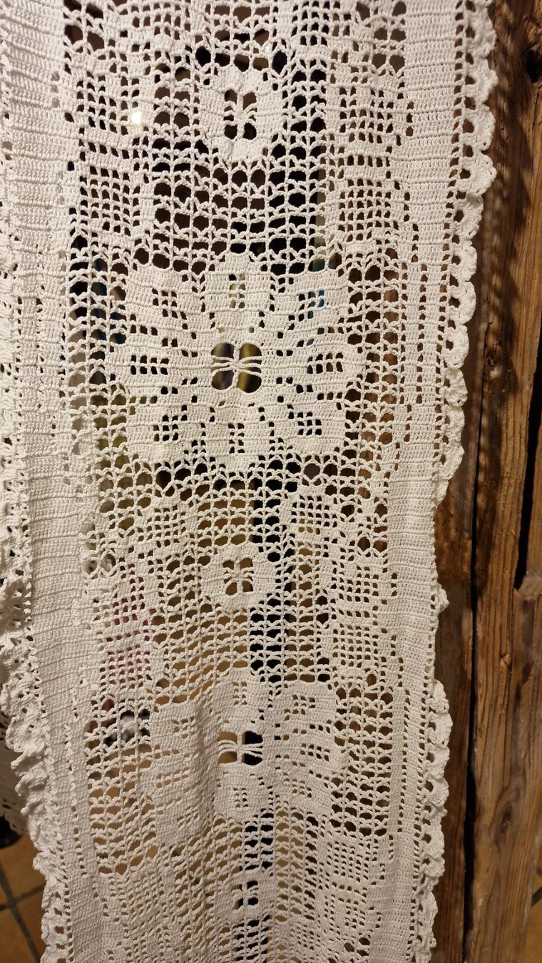 Altra biancheria da tavola: Platzdeckchen, 200x30, Handarbeit – Usato da Rütihof venduto da tweedy123