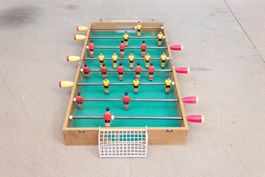 Vintage Tischfussballspiel / Töggelikasten im Holzkasten