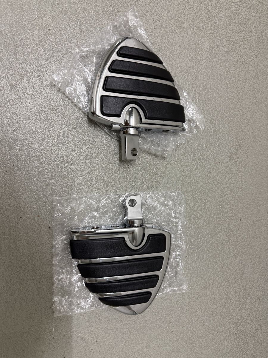 Harley-Davidson Tutti i ricambio per moto: Fussrasten Harley Davidson Heritage clasic  – Usato da Niederhasli venduto da TurboDriven 1
