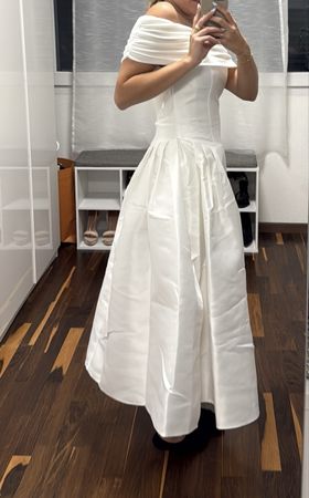 Elegantes weisses Kleid