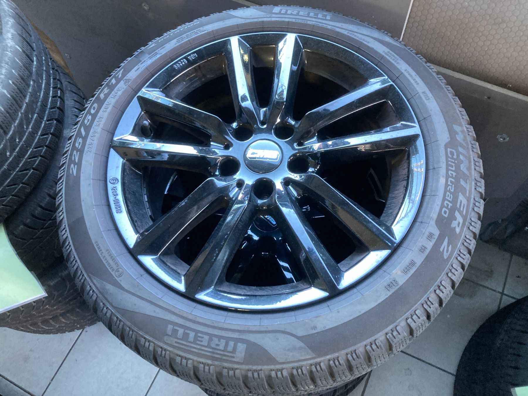 Audi Pneus & Roues: Audi A5 Winterräder 225/50R17 Pirelli – D'occasion à Cham par WB2223 1