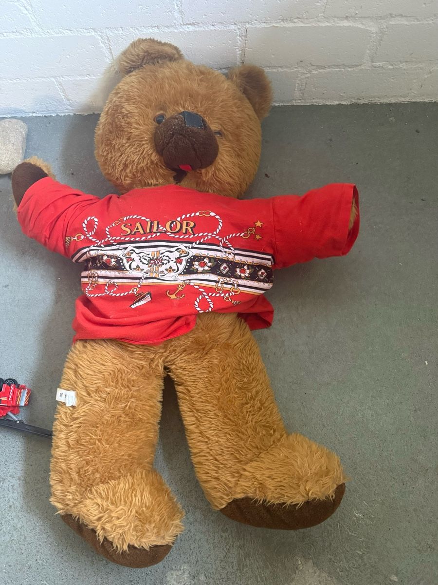 Giocattoli: Teddybär mit rotem Shirt Grösse ca. 60cm – Usato da Ostermundigen venduto da alb_f68f 1