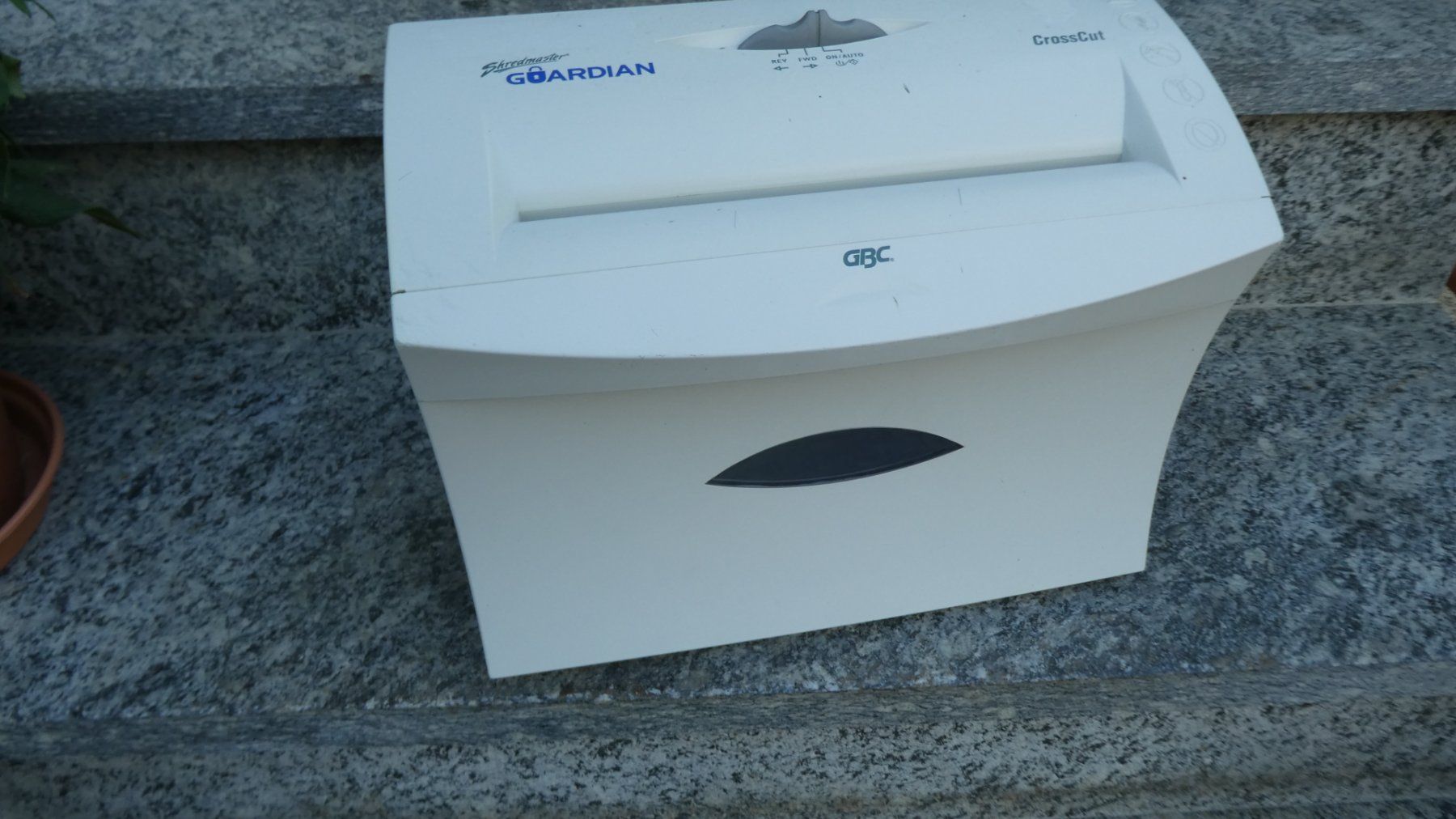 Distruggi documenti: Aktenvernichter GBC "Shredmaster Guardian" – Usato da Lausen venduto da Vectrex1 1