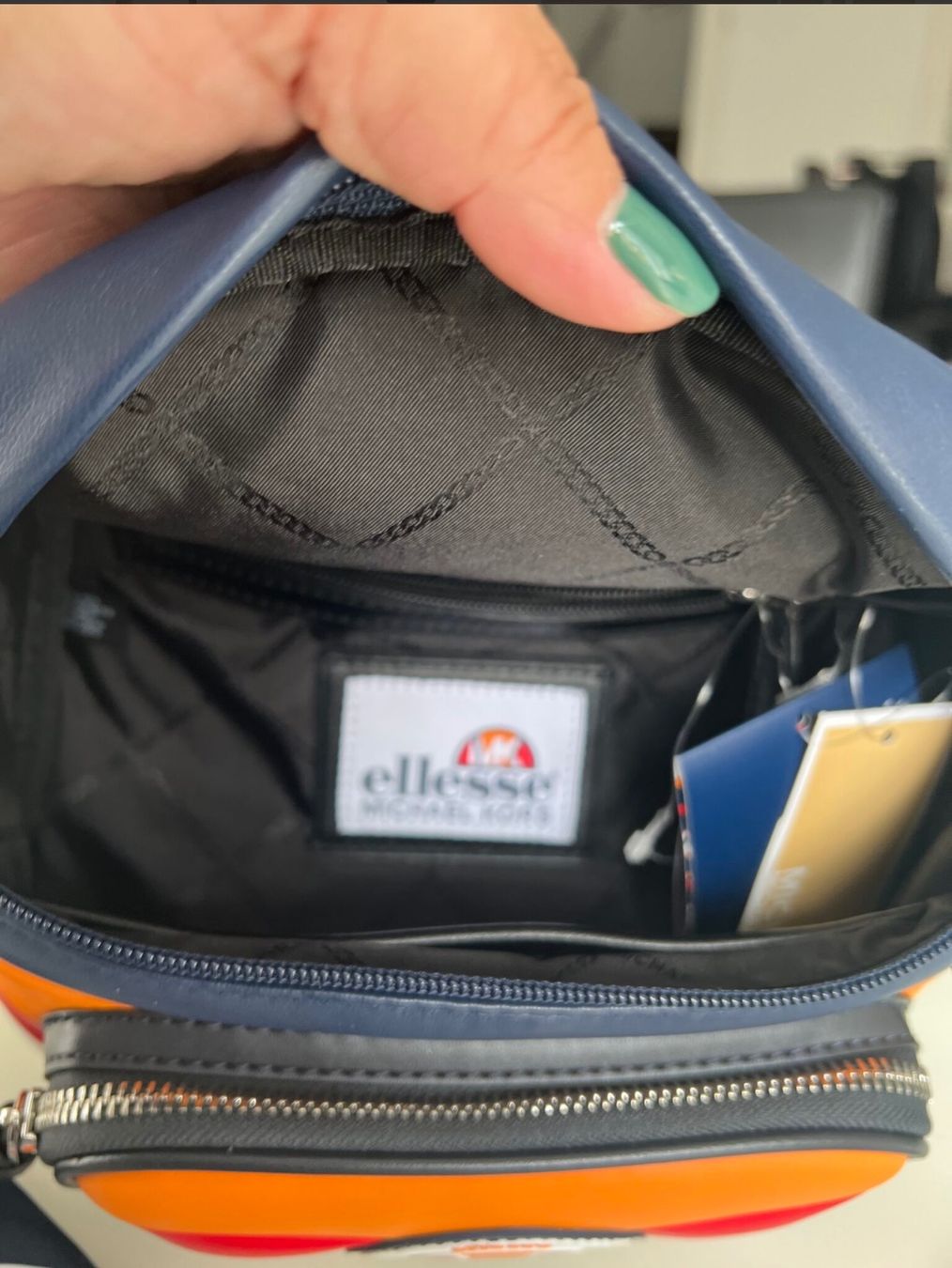Michael Kors Sacs femmes: Michael Kors Bauch- oder Umhängetasche – Neuf avec emballage d'origine à Wiedlisbach par Sistershop 2