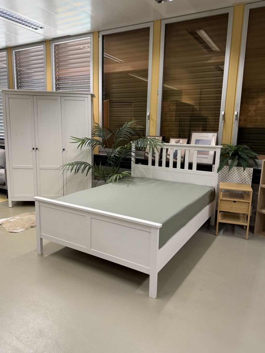 Letti: Hemnes chambre lit plus armoire  – Usato da Biel/Bienne venduto da secondstore 4