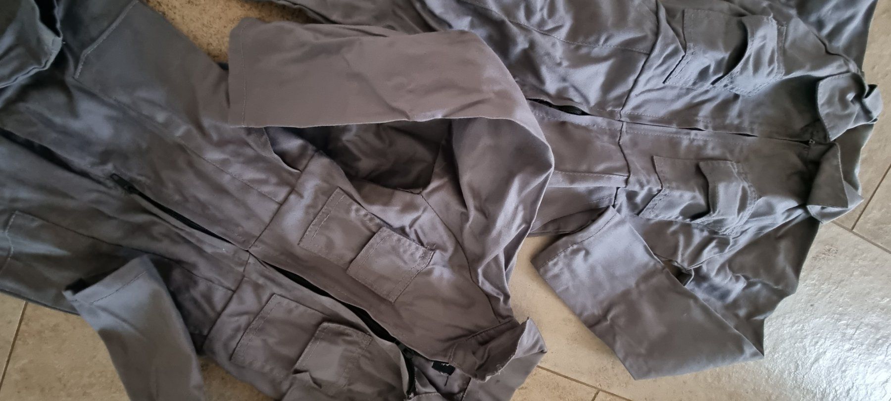 Lotti & Set di vestiti: 2x Kinderarbeitoverall gr.110/116 – Nuovo (secondo la descrizione) da Grossdietwil venduto da GNOM313 2
