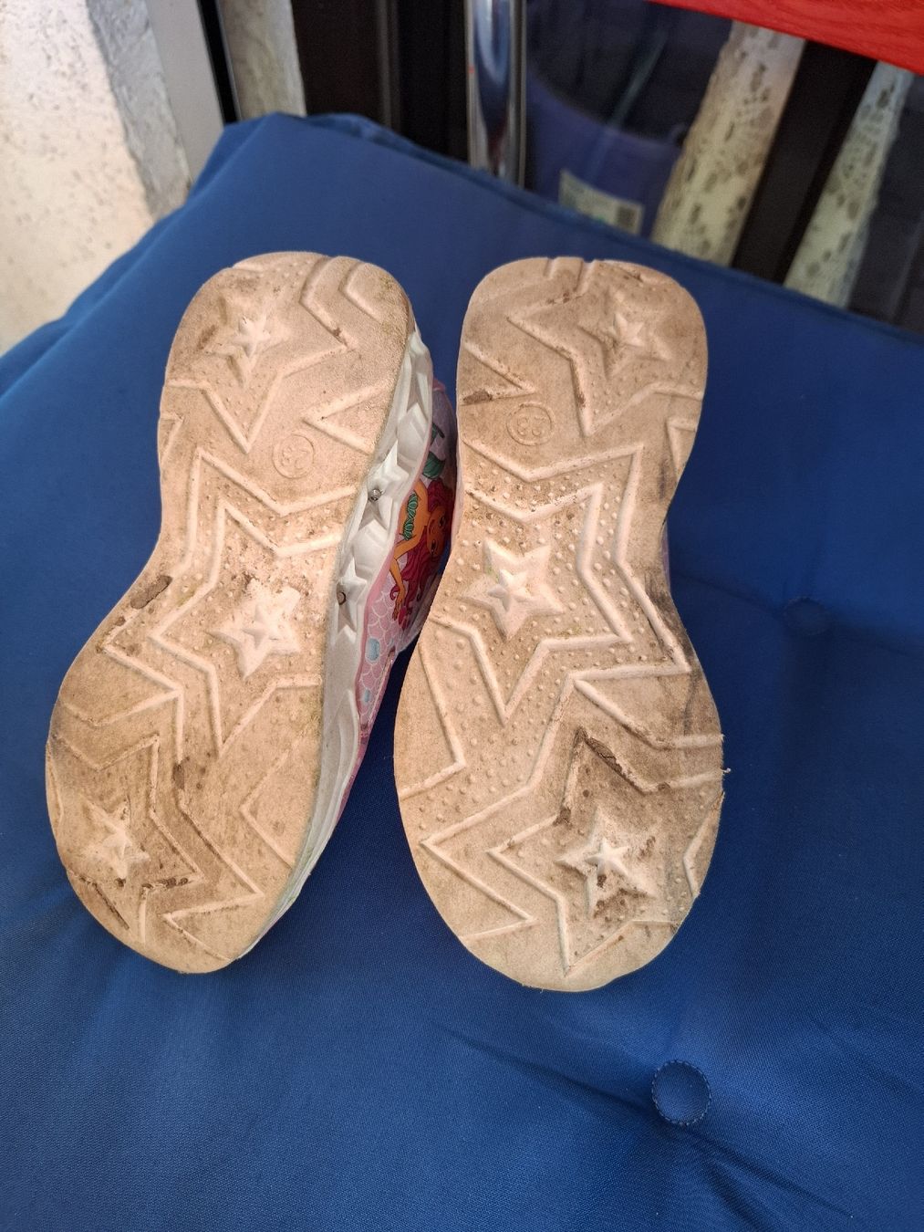 Scarpe per ragazze: Mädchen Turnschuhe Gr 28 – Usato da Hätzingen venduto da Snoopi84 2