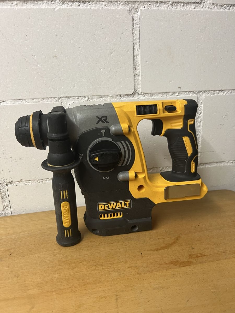 Dewalt Trapani: Dewalt DCH273 Bohrhammer 18V – Usato da Holziken venduto da 181281