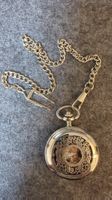 Elegante Taschenuhr mit Kette, Silberfarben, neuwertig