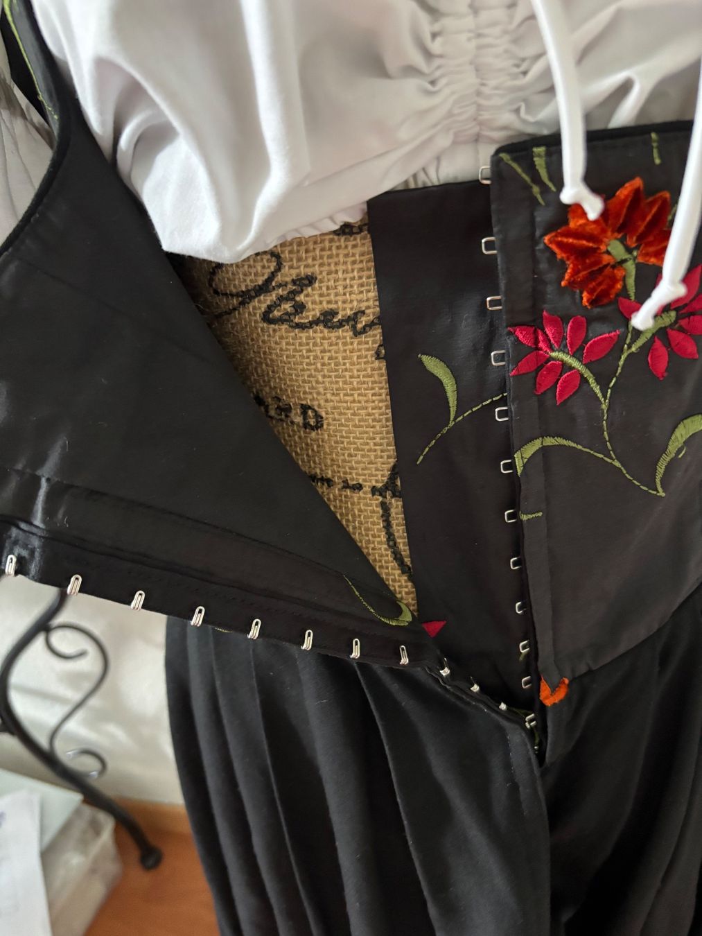 Vestiti: Dirndl Berwin & Wolff 40 Mit Schürze aus Seide und Bluse – Usato da Balsthal venduto da Uroby 5