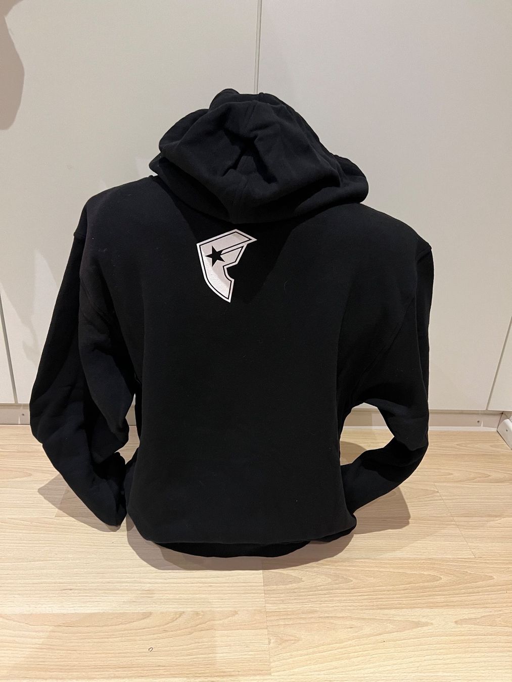 Pullover & Sweatshirts: Kapuzenpullover Famous Stars and Stripes Gr.L NEU – Neu und originalverpackt aus Schindellegi von netcrack13 1