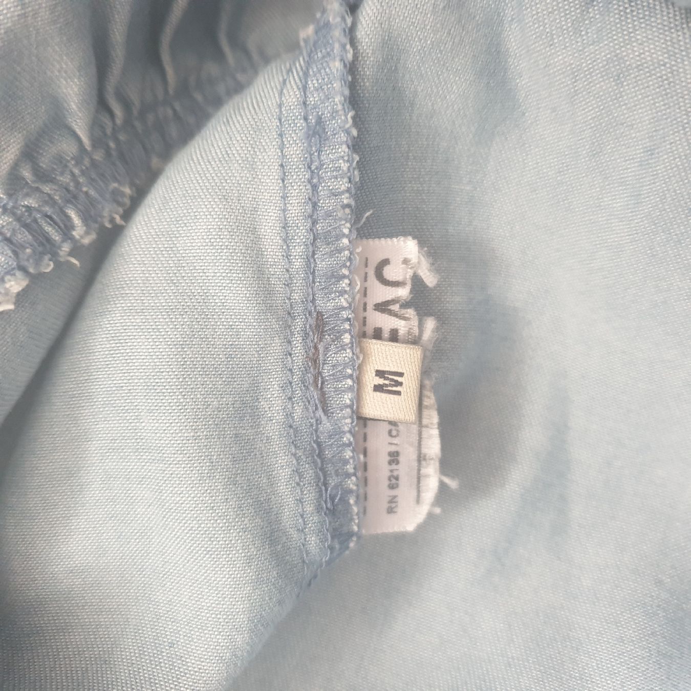 Guess T-shirt: GUESS schönes Shirt Gr. M – Usato da Frenkendorf venduto da Moon111 3