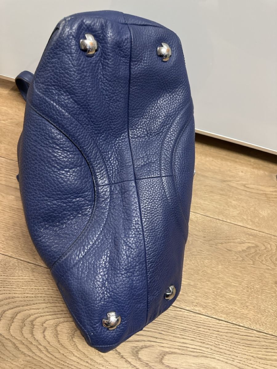 Navyboot Taschen für Damen: Navyboot sac  à main en cuir bleu  – Gebraucht aus Pully von Natala 3