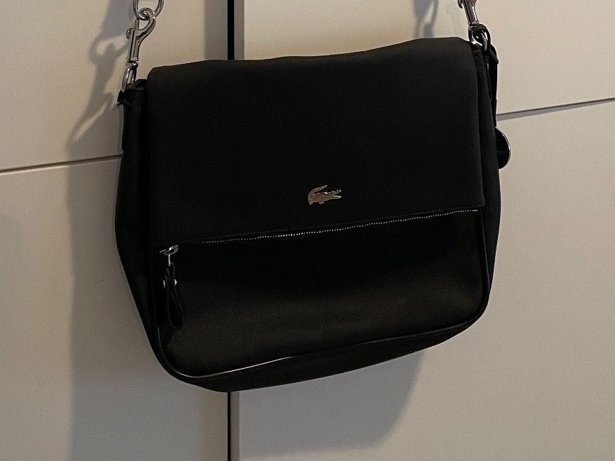 Altro in  Abbigliamento & Accessori: Sac bandoulière noir Lacoste – Usato da Pully venduto da kaba07