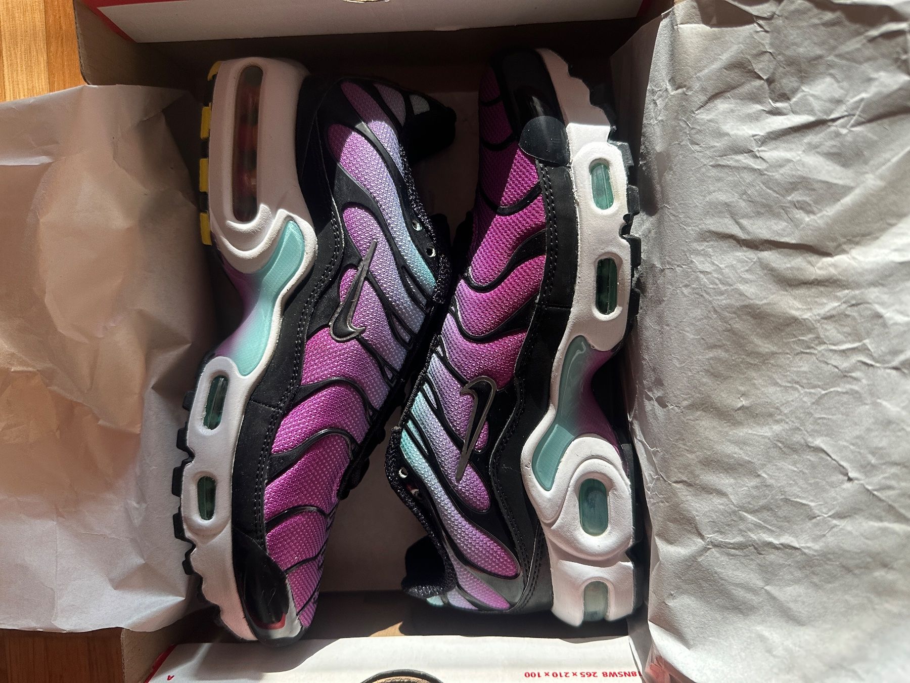 Nike Scarpe da uomo: Nike Air Mx Plus TN Aurora Gr. 36.5 – Nuovo e nell'imballaggio originale da Bern venduto da ykl_jgz8 2