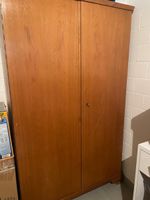 Holzschrank zweitürig