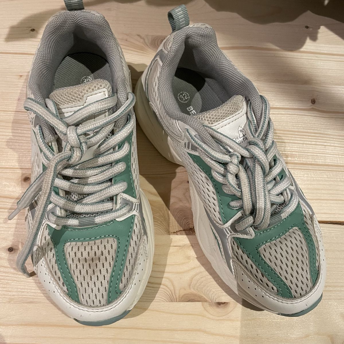 Scarpe per ragazze: Sportschuhe 32  – Usato da Oetwil am See venduto da mar_t7ct