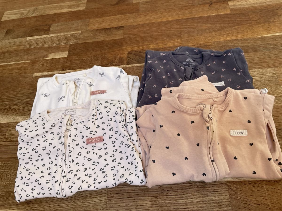 Next Lotti & Set di vestiti: Next Strampler, vier Stück – Usato da Moosleerau venduto da kat_n9qs 1