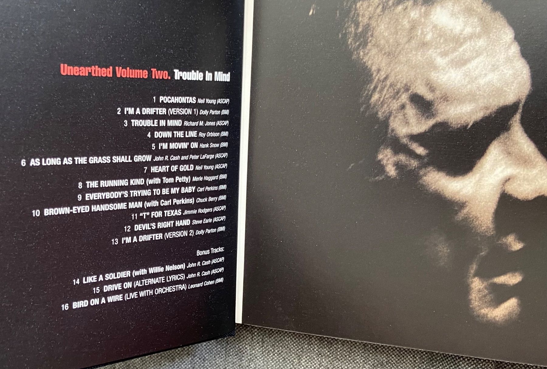 CDs: Johnny Cash - CASH UNEARTHED - Boxset mit 5 CDs – Gebraucht aus Luzern von  6