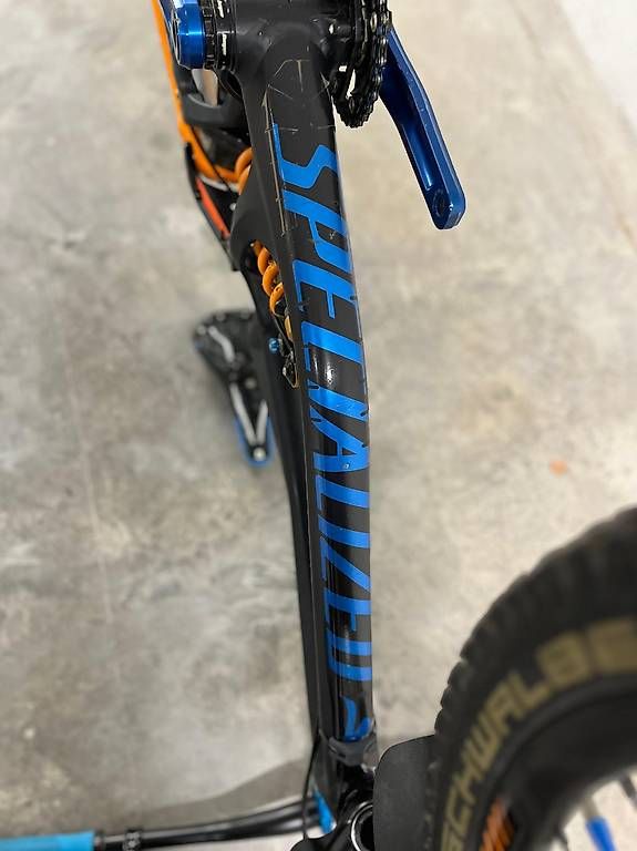 Specialized Biciclette: DH MTB Specialized Demo 8 l - Customaufbau – Usato da Döttingen venduto da Chjipsi 2