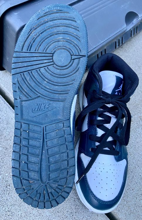 Jordan Chaussures hommes: Nike Air Jordan 1 Mid Bleu/Blanc, 37.5 – Neuf (Voir description) à Moutier par chicboutique 2