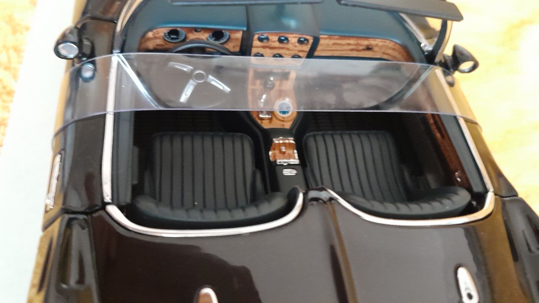 Chevrolet Modellini d'auto: UT models Mako Shark Corvette 1:18 – Nuovo e nell'imballaggio originale da Tafers venduto da Fbrh 1