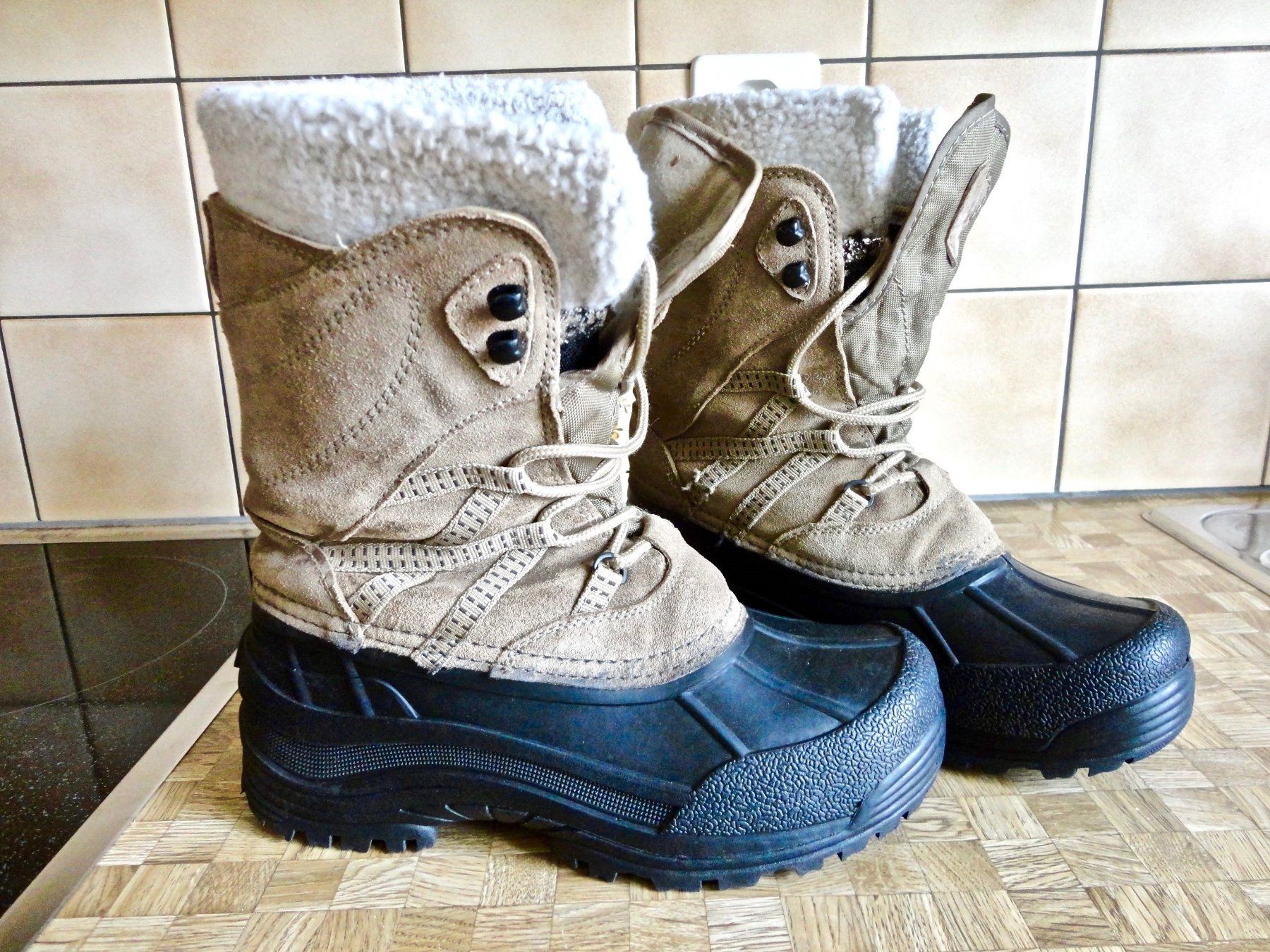 Kamik Damenschuhe: Kamik Winterstiefel / - Boots Gr.  38 – Defekt aus Dottikon von Facehugger2012 1