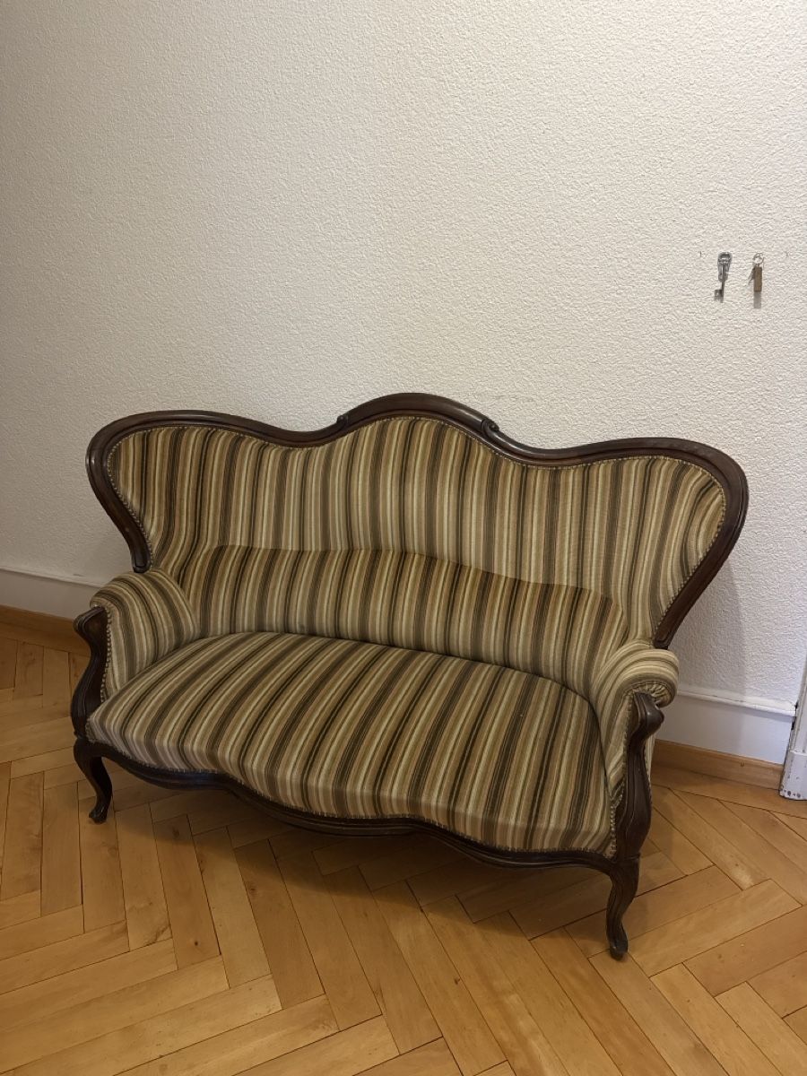 Divani: Antique Couch – Usato da Bern venduto da Sch_5v6m