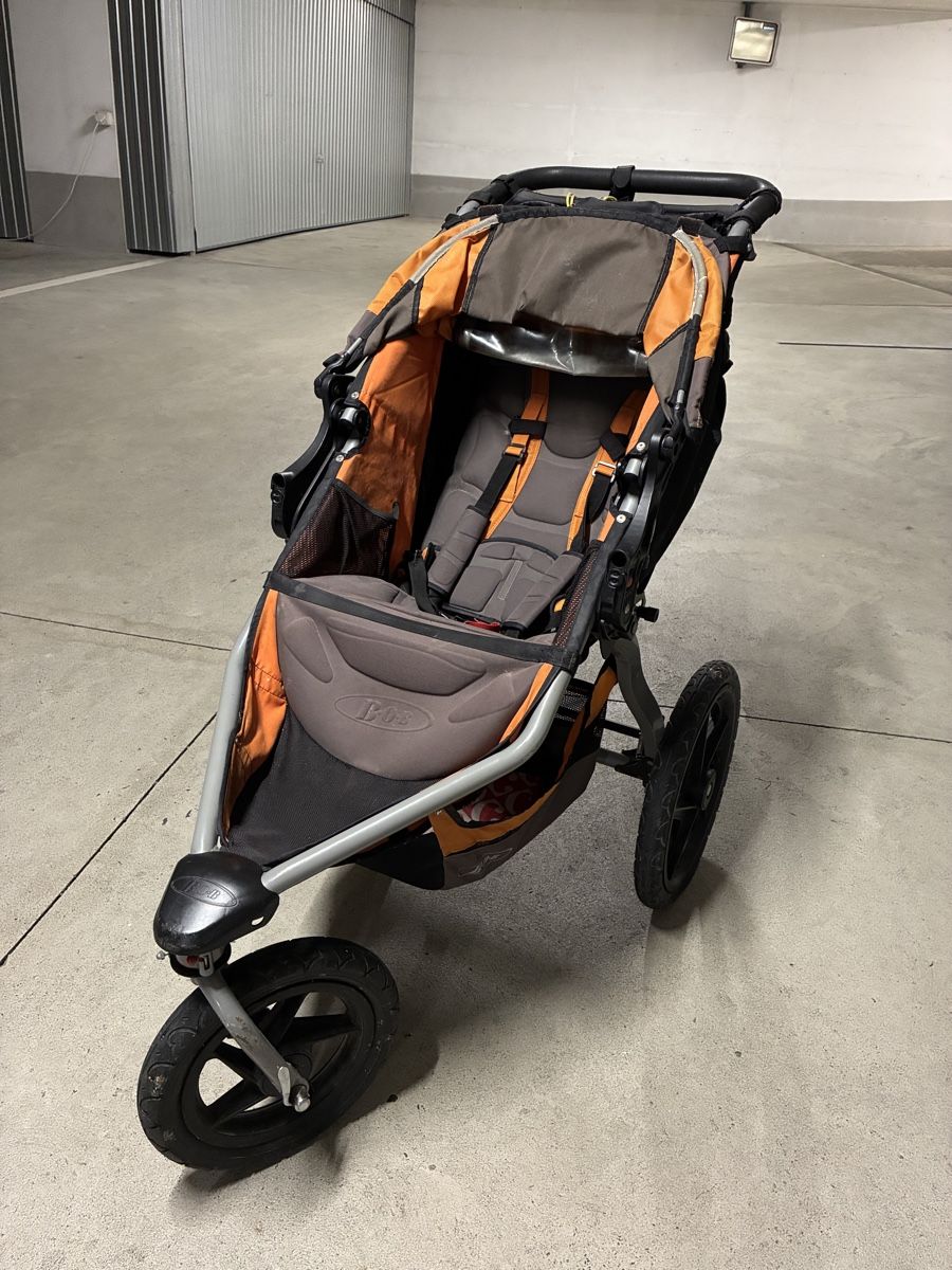 Poussette: BOB Revolution Jogging Stroller (used condition) – D'occasion à Genève par hen_9msg