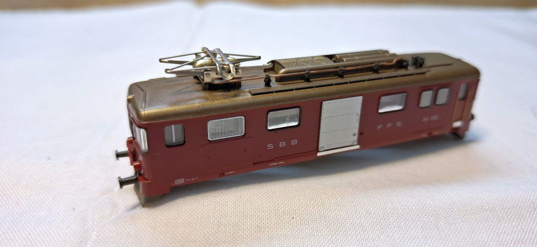 Hobbytrain Modellini di ferrovie: Hobbytrain SBB De 4/4 1662 Rot – Difettoso da Winterthur venduto da Sukram31000