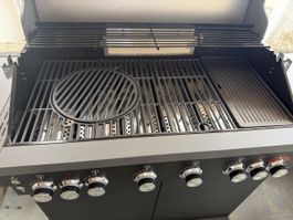 Gas grill 5 burner with cast iron grate like new