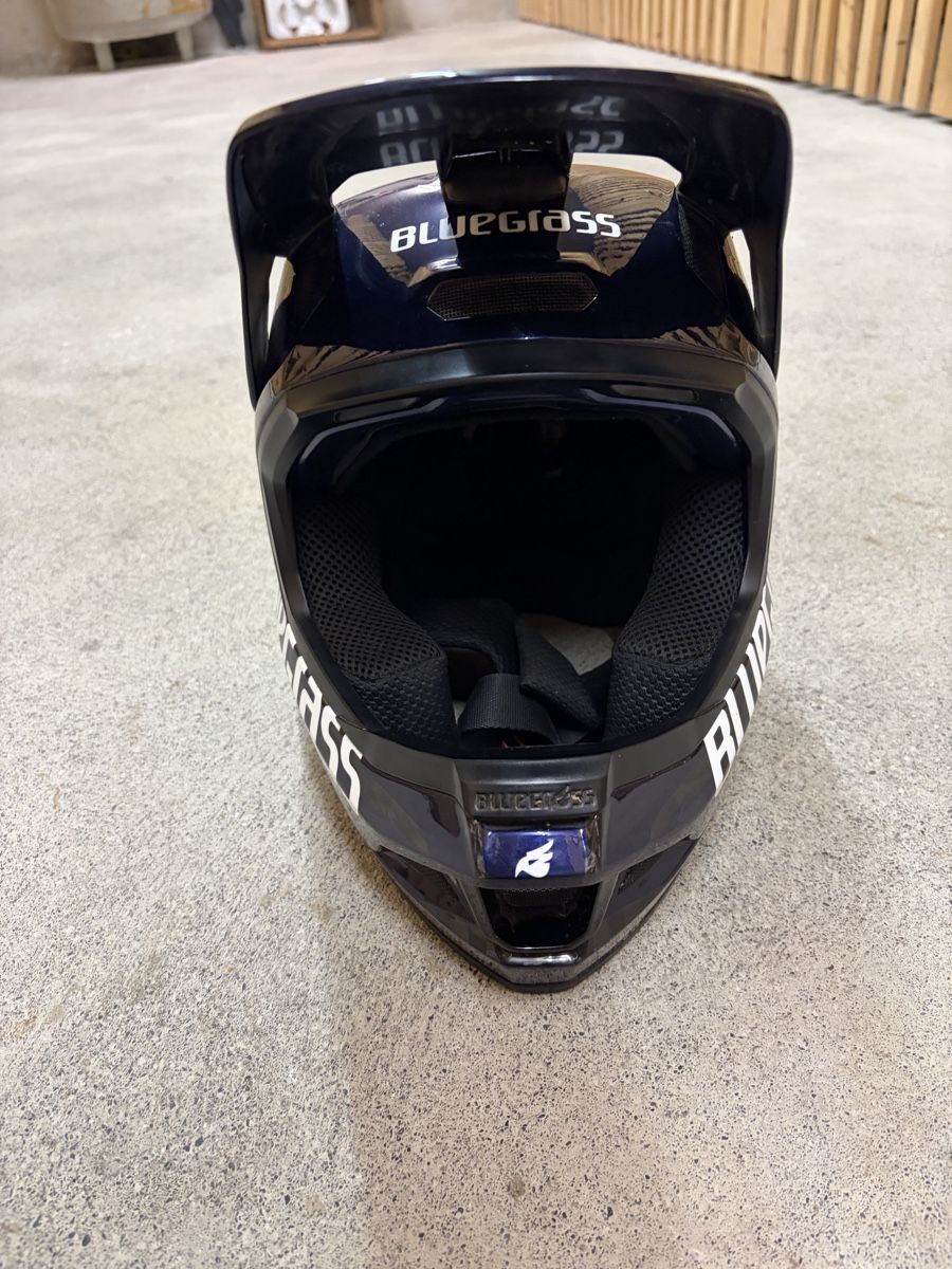 Helme: Bluegrass Legits Carbon MIPS Helm in deep purple Gr M – Gebraucht aus Niederrohrdorf von k.schaffner 1