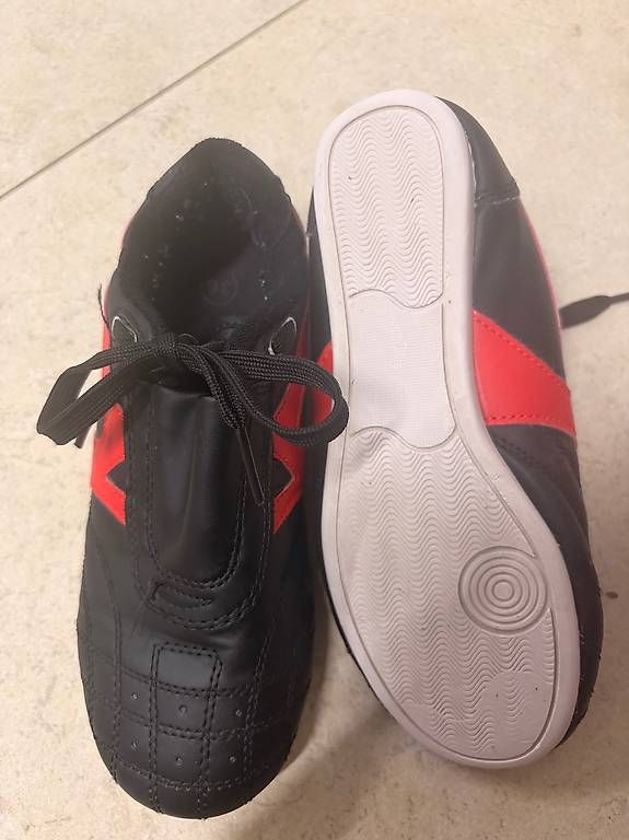 Chaussures hommes: KungFu/Budo Schuhe einmal Grösse 36 einmal Grösse 37 – D'occasion à Humlikon par PaBaMi 3