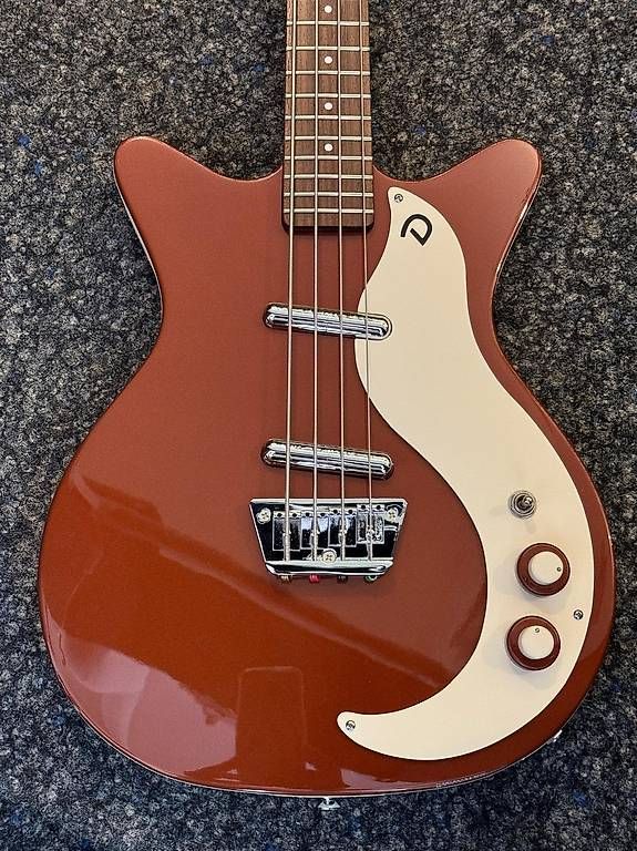 Strumenti musicali: Danelectro 59 Short Scale Bass. Retro Style – Usato da Morges venduto da GvnMusic 1
