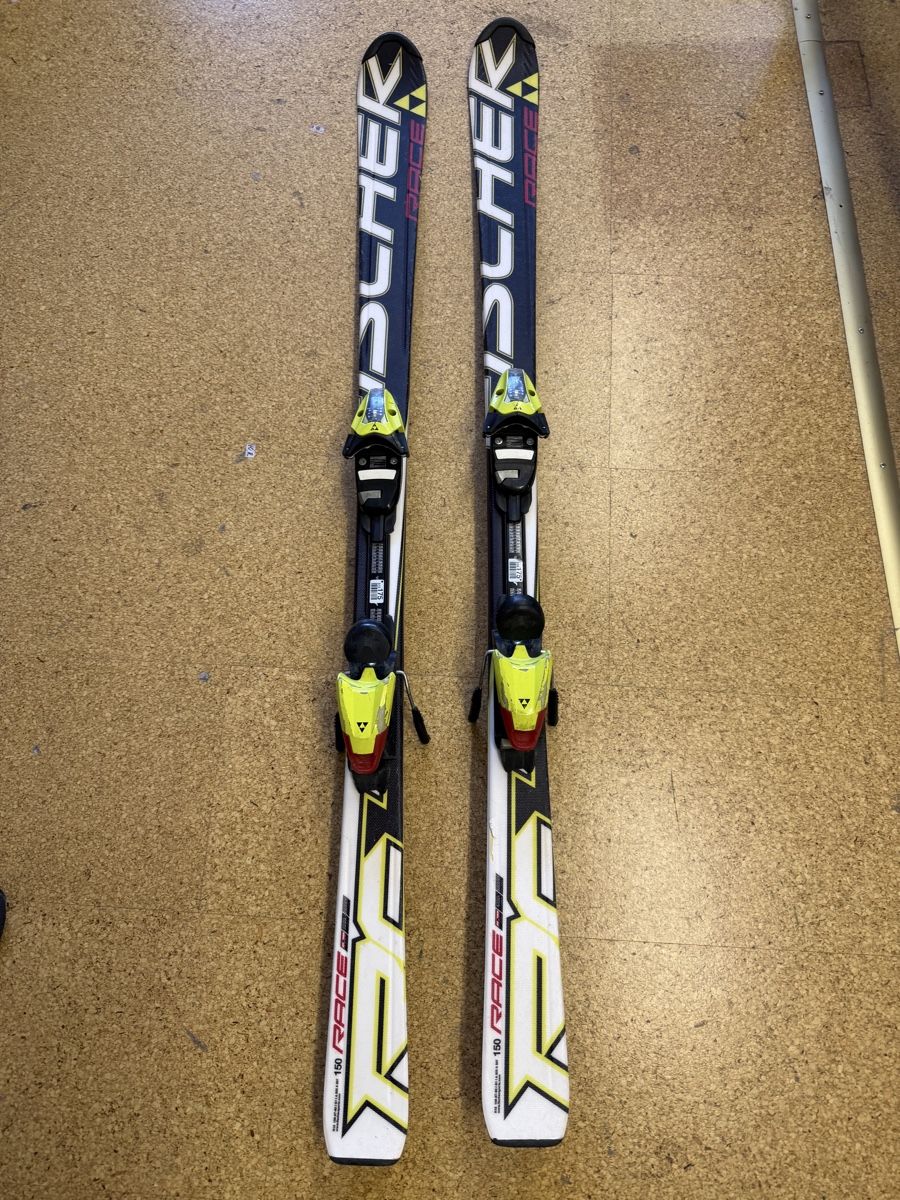 Fischer Sci: Fischer Race Ski 150 cm inkl. Bindung – Usato da Gurmels venduto da SwissShop21