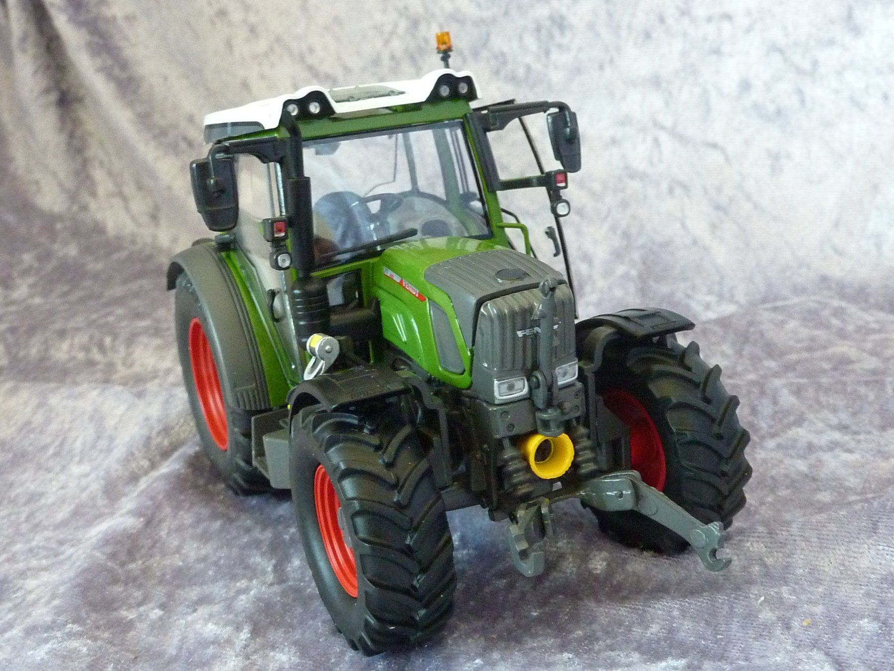 Schuco Modellini d'auto: Traktor Fendt 211 Vario 1:32 – Nuovo (secondo la descrizione) da Dürrenäsch venduto da modellautos4you 5